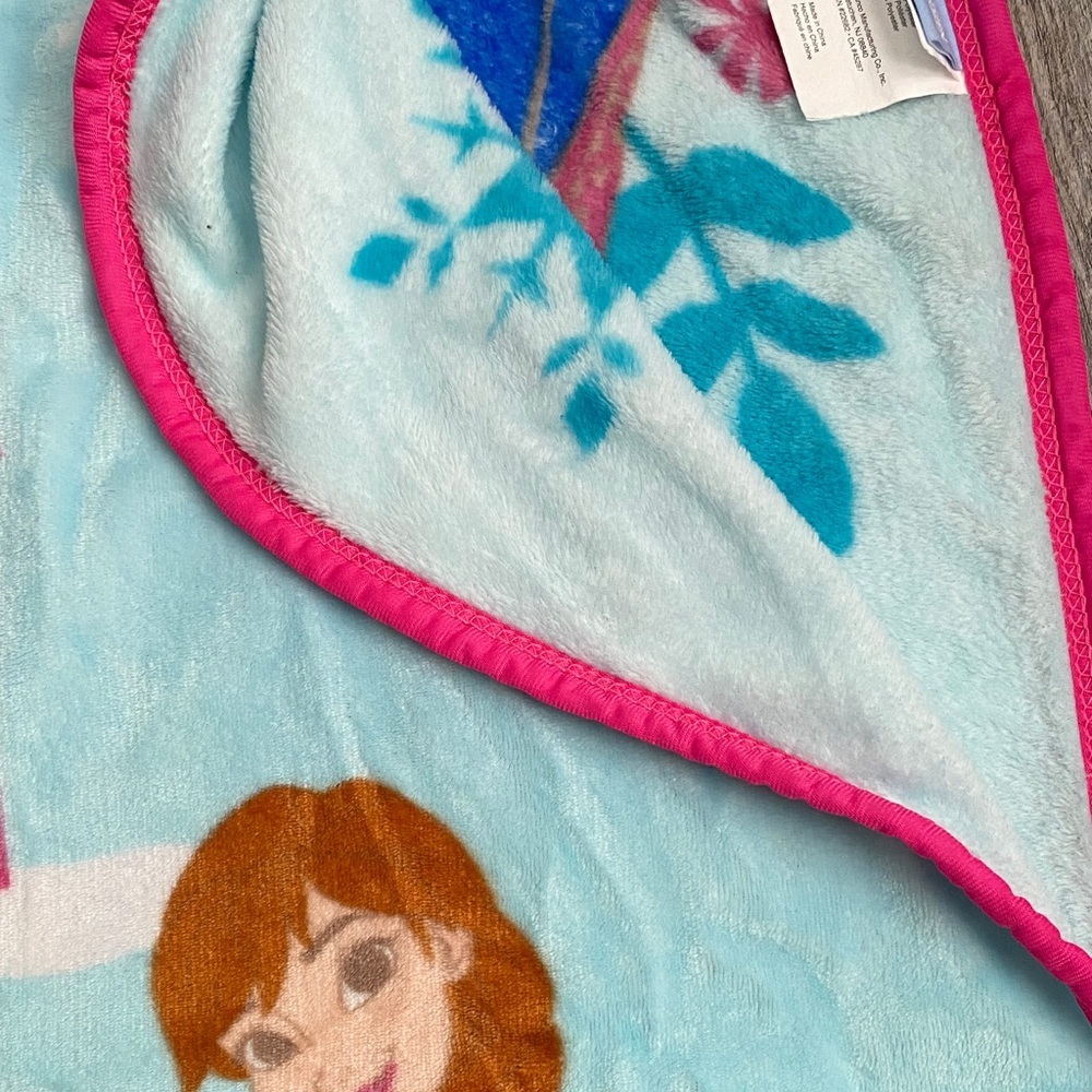 Disney Frozen Throw Blanket with Blue and Pink Accents - Picture 7 of 13